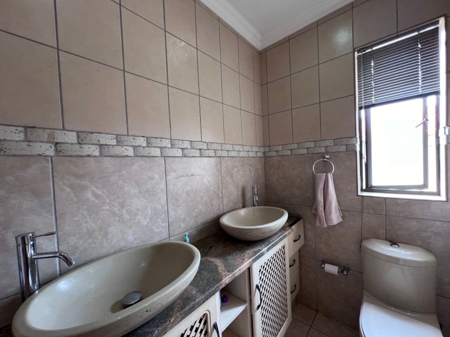 2 Bedroom Property for Sale in Xanadu North West